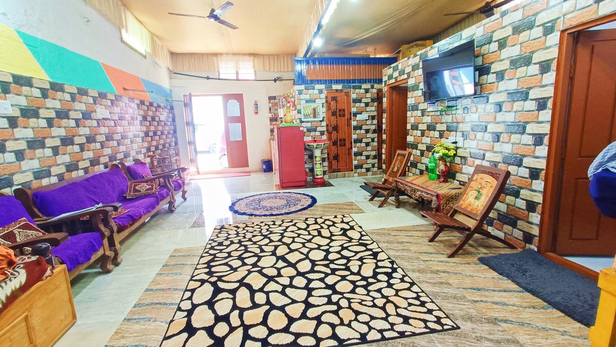 Sahara Family Homestay 迈索尔 外观 照片