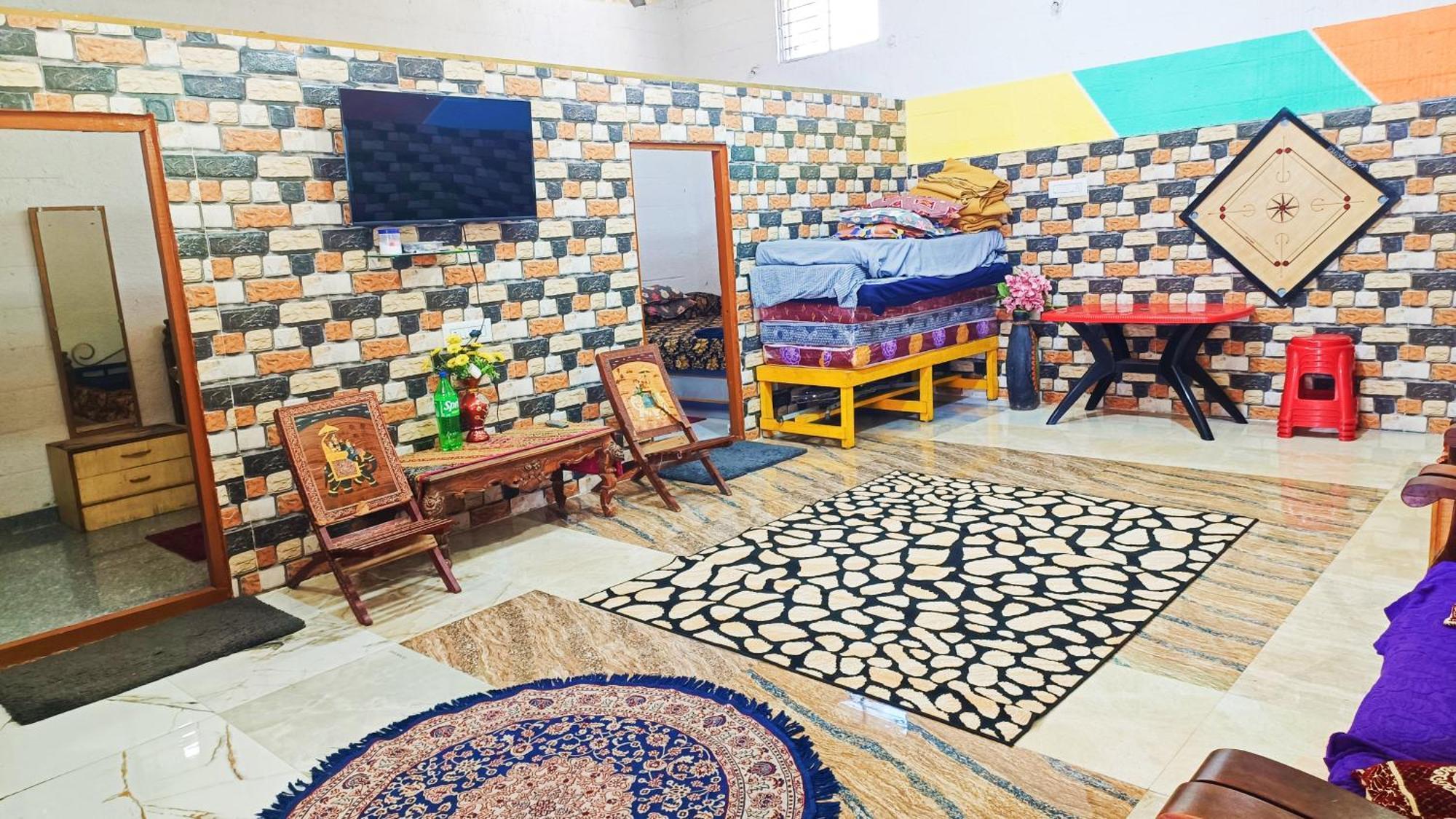 Sahara Family Homestay 迈索尔 外观 照片