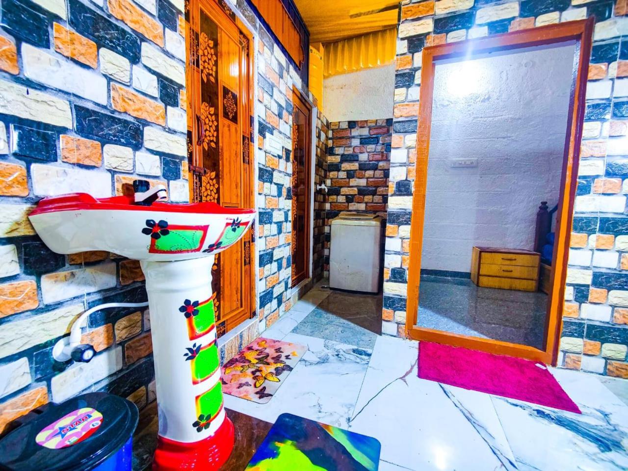 Sahara Family Homestay 迈索尔 外观 照片
